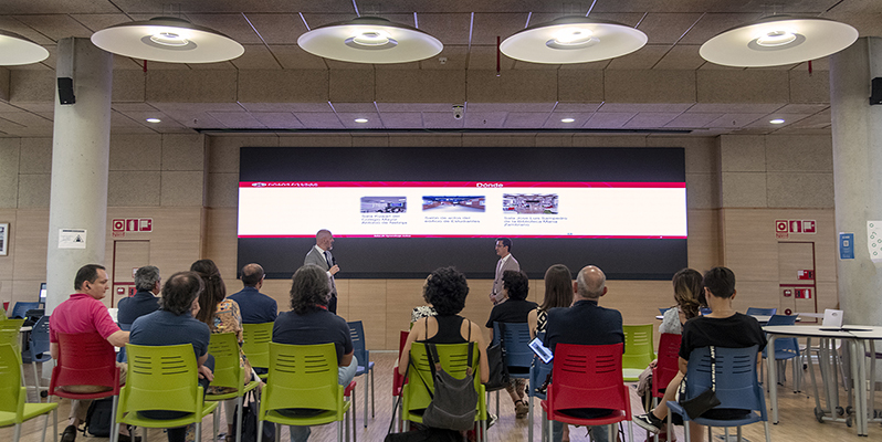 La Complutense presenta sus tres nuevas salas de aprendizaje activo